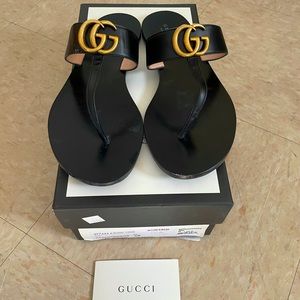 Gucci Black Gold GG Flats Size 39